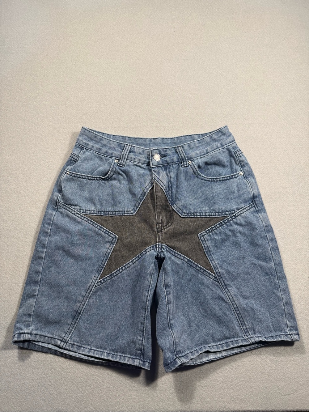 Y2K Streetwear Medium Size 6 Denim Star-Panel Unisex Shorts Light Wash